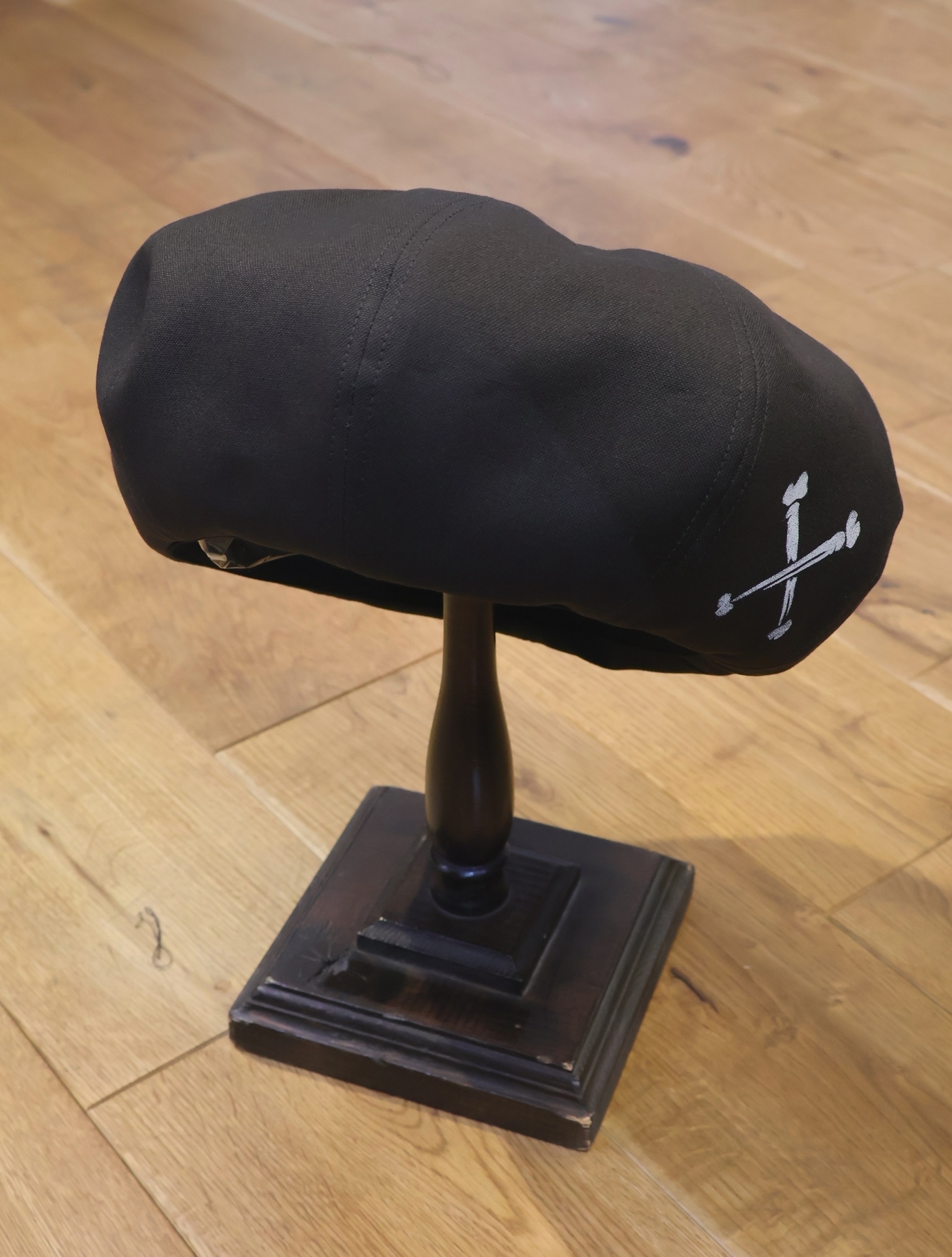 チ*ョ様 鶴デザイン ベレー帽 黒　SEXTET IMP. チ*ョ様 鶴デザイン ベレー帽 黒 SEXTET IMP. - メルカリ